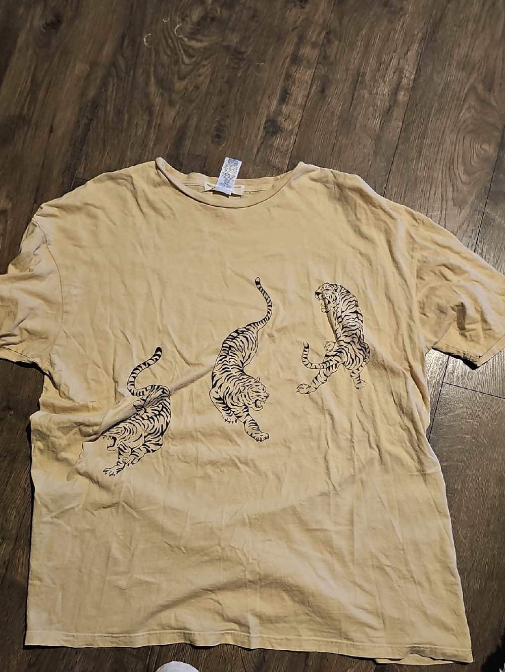 Project Social T Beige Short-Sleeve Tiger Trio Graphic Tee Urban Outfitters S/m